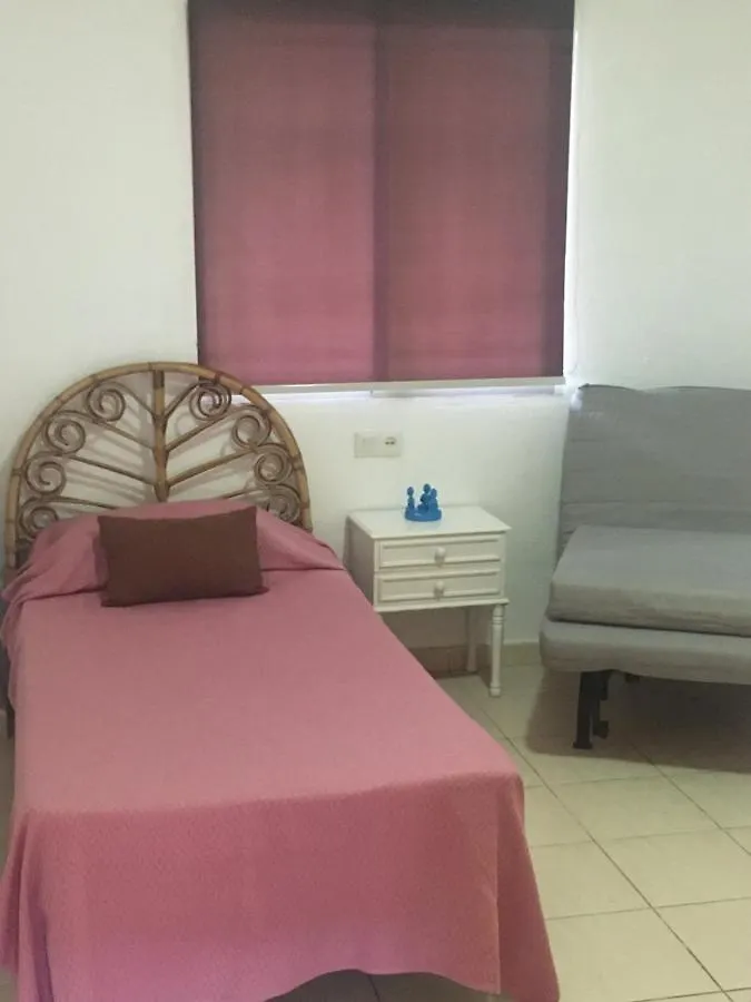 2 Bedroom Apartment Jardines Canarios Los Cristianos Tenerife 阿罗纳